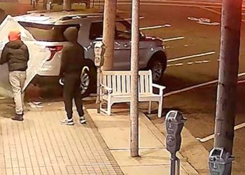 안경점 수십곳 차량돌진 … 명품만 털어간 ‘선글라스 갱단’덜미(영상)