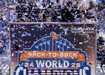 다저스, 25년 만의 ‘2연패’ 위업… 수십만 인파, 다운타운 파란 물결