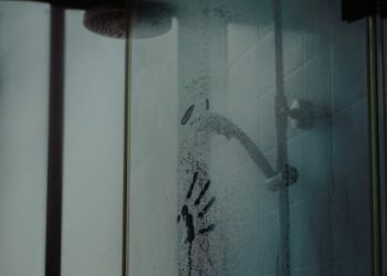 “불 끄고 샤워하면 잘 잔다” … ‘다크 샤워링’ 뭐길래