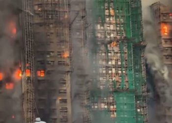 화재 키운 대나무 비계목 “황당” … 홍콩 대화재로 논란 재가열