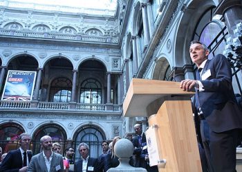 ‘트럼프 연설 짜깁기’ 논란 사임 BBC 사장 “저널리즘 위해 싸워야”