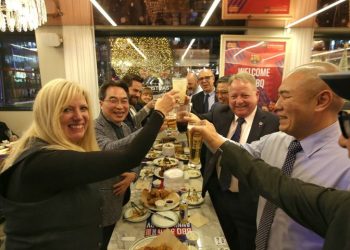 네바다 투자사절단, BBQ 청계광장점 찾아 …”K치킨은 BBQ”