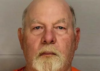 함께 여행 간 삼형제의 비극…막내가 친형 2명 총살