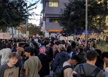 연방 법무부, UC 버클리 조사 착수 … 학생들, 찰리커크 집회 반대 시위