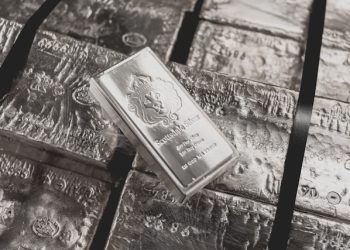 “은이 제일 안전 … 내년 은값 200달러 간다”