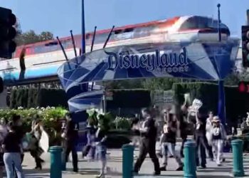 디즈니 스타벅스 바리스타 파업 … 미 최대매장 영업중단