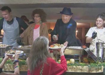 “추수감사절 진짜 주인은 이들이었다” …  37년 이어진 나눔의 현장