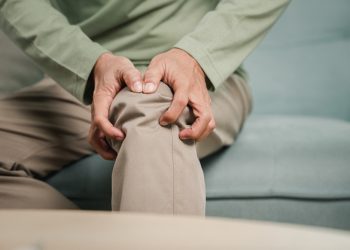 아침에 일어났는데 다리 휘청…노화 아닌 ‘이 질환’ 의심