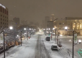 10인치 폭설 눈폭풍 공항 마비, 휴교령 … 연쇄충돌 사고 잇따라