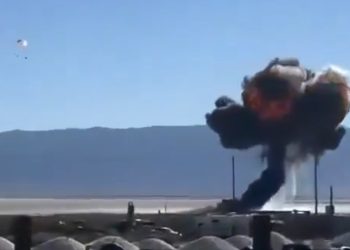 모하비 사막서 F-16 추락, 폭발 … 탈출 조종사 생존