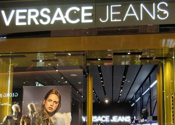 프라다, 베르사체 먹었다 …12억 5천만 유로에 인수