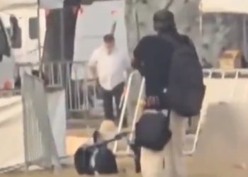 (3보) 수천명 모인 해변서 무차별 총기난사 … 사망자 16명, 부상 40명