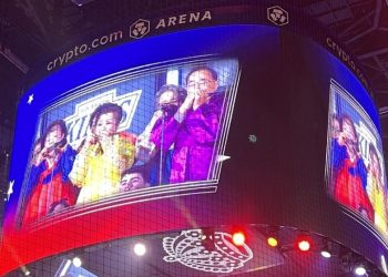 한인 시니어 하모니카 앙상블, LA 킹스 홈경기 새해 첫 공연