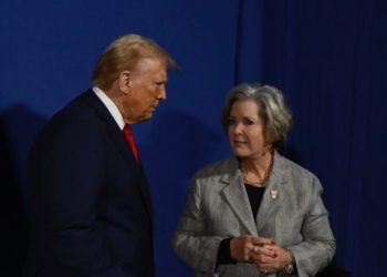 트럼프, ‘돌직구’ 와일스 비서실장 안 자르나 못 자르나?