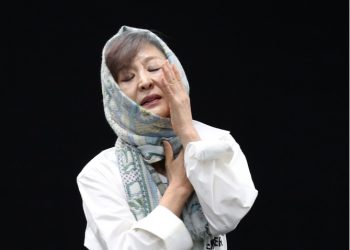 배우 윤석화 뇌종양 투병 중 별세 … 추모 물결