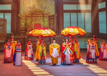 한국 궁중무용 ‘화관무’, LA 홀리데이 셀러브레이션 무대에 올랐다