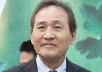 배우 안성기, 중환자실 위독 “지켜보는 중”