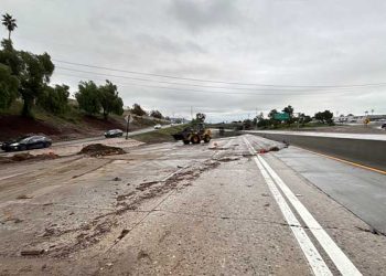 150mm 폭우 쏟아진 LA, 도로 폐쇄 잇따라 … 수천 가구 정전·침수·대피령 잇따라