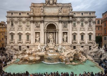 “동전 던지려면 돈 내야”…로마, 트레비 분수 입장료