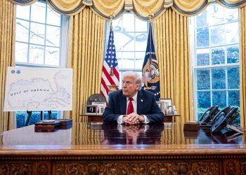 추락하는 트럼프, 날개가 없다 … ‘대선 최대 강점’ 경제·이민도 동반 붕괴, 지지층 이탈 가속