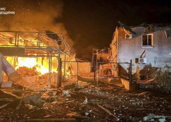 러시아, ‘요충지’ 오데사 공격 강화…”우크라 흑해 접근 차단” 경고