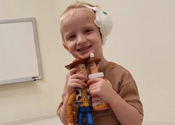 스쿨버스 기다리다 개에 물린 4살 소년…결국 귀 절단키로