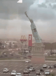 브라질 ‘자유의 여신상’, 강풍 못 버티고 쓰러져(영상)