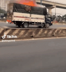 “멈추면 끝” 불 붙은 트럭 몰고 소방서 직행(영상)