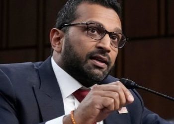 파텔 FBI 국장, 정부 전용기로 연인과 데이트 … 여친 경호에 스왓팀 동원