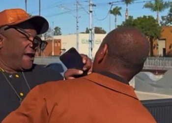 ‘기자회견서 몸싸움’ … “시장 자리 원하면 내가 갖겠다”