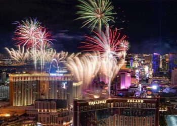 라스베가스서 34만 명 모이는 초대형 새해 카운트다운 파티