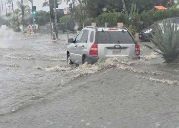 150mm 폭우 쏟아진 LA, 도로 폐쇄 잇따라 … 수천 가구 정전·침수·대피령 잇따라
