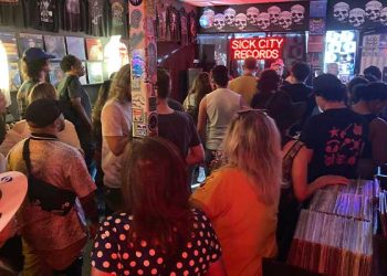 LA 20년 레코드숍 ‘식시티 레코드’, 생존 벼랑 끝