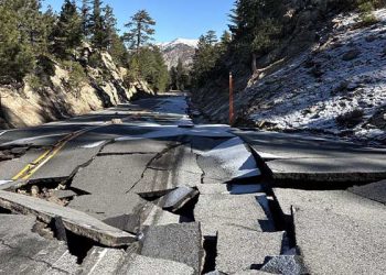폭풍우 여파 엔젤레스 크레스트 하이웨이 붕괴… 수마일 전면통제