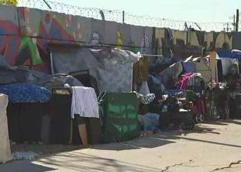 LA 엘세레노 콘크리트벽 ‘아슬아슬’ … 붕괴 시 대형참사 우려