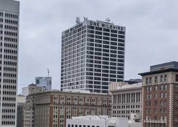 LA 다운타운 원 윌셔 빌딩 20층 폭발 사고 … 작업자 2명 중상