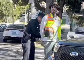 [화제] 직접 횡단보도 그린 LA 시민 활동가 기소위기… “보행자 안전 위해 했을 뿐”