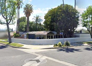 아버지 흉기 살해 LA 남성, 경찰 총 맞고 사망