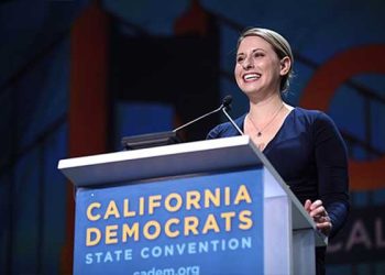 ‘누드 사진 스캔들 사임’ 케이티 힐 전 의원 패서디나서 6년만에 재기