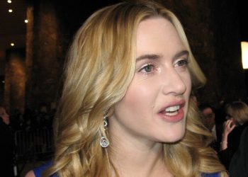 케이트 윈슬렛, 첫 경험 상대 충격고백