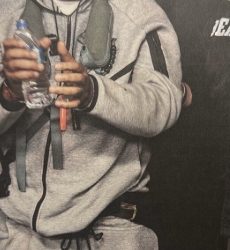 트럼프, 마두로 압송 모습 공개…”트레이닝복에 손 결박”