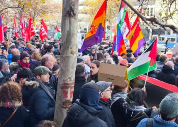 스페인 미 대사관 앞 대규모 항의시위 … “미국 주권침해”