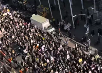 “ICE 앞에선 시민권도 안전하지 않다” … 들불 처럼 번지는 시위, LA·뉴욕까지 확산