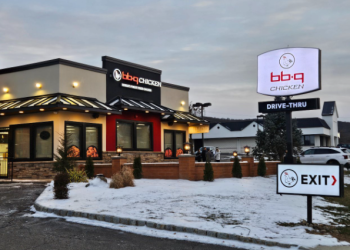 BBQ 치킨, 세계 최초 드라이브 스루 QSR  매장 미국 오픈