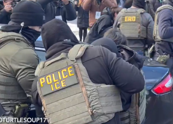 “이란이 아니다, 미국이다” … 폭력적 ICE 진압 영상에 충격 확산, 민주주의 논란 폭발