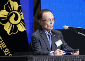 이해찬, 베트남서 한때 심정지…치료 중