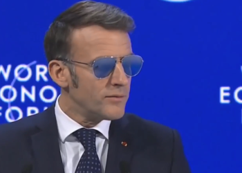 마크롱이 썼더니…안경 제조사 주가 28% 급등