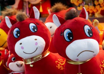 ‘우는 말’ 인형 열풍…”직장에서 내 모습 같아”