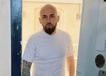 감옥서 ‘라방’ 켠 살인범, 4000만원 벌어…영국 발칵