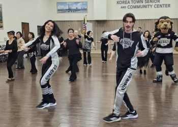 “트롯댄스로 하나 됐다” 어르신들 환호… LA 킹스–시니어센터 협업